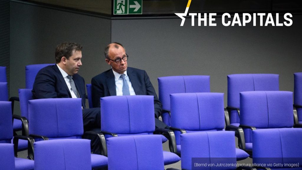 Lars Klingbeil (i), presidente del grupo parlamentario del SPD, y Friedrich Merz (dr), presidente de la CDU y del grupo parlamentario CDU/CSU.